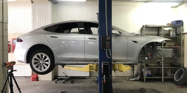Tesla Model S (Восстановление после аукциона)
