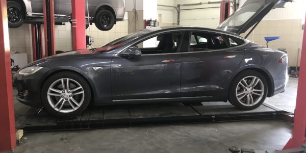 Tesla Model S (Адаптация фонарей)