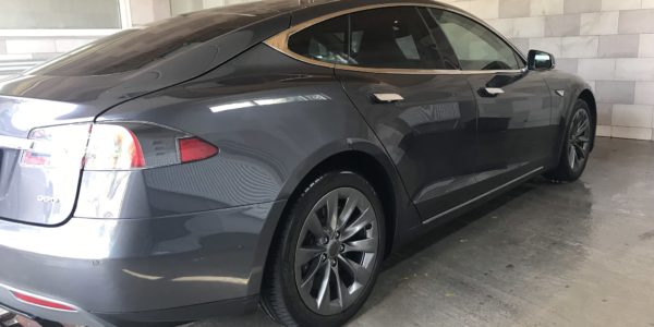 Tesla Model S 90D (Установка и активация навигационных карт)